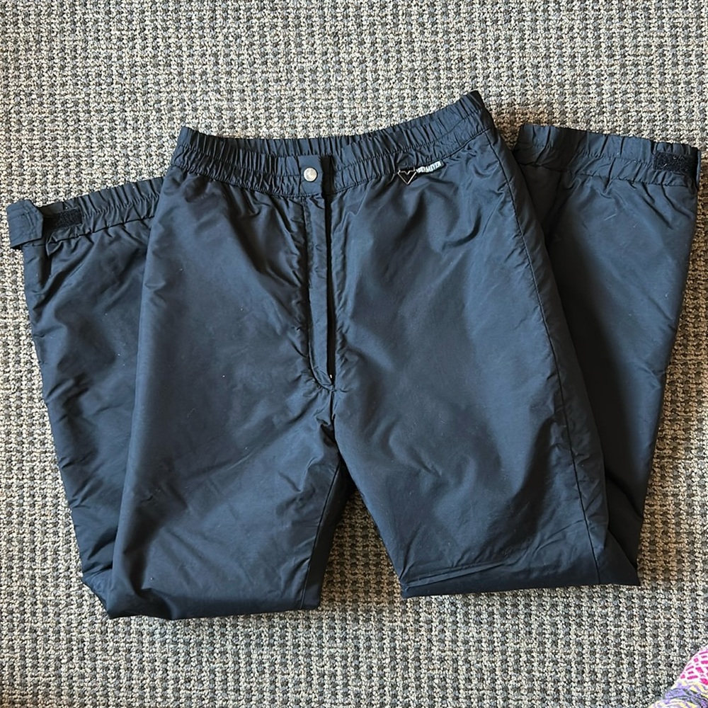 Women’s size   6 / 8  OBERMEYER black ski pants used